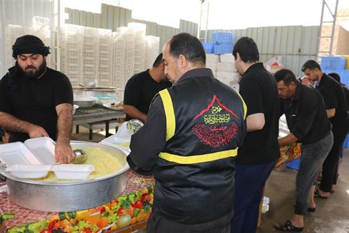 Cultural and Intellectual Affairs Department in the Holy Shrine of Imam Ali (PBUH) Offers more than Nine Thousand Meals per Day.