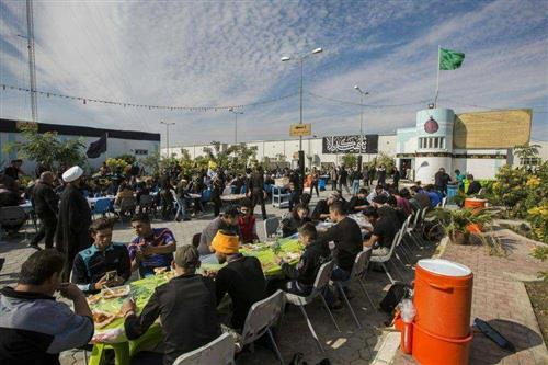 The servants of Aba al-Fadl al-Abbas(PBUH) in the Kulayni Complex welcome the visitors of Arba'een.