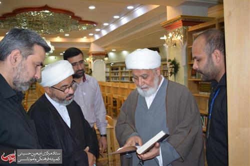 Sheikh Mahmoud Deryab al-Najafi offers 30 volumes of his books to the library and house of the manuscripts of the al-Abbas's (p) holy shrine .