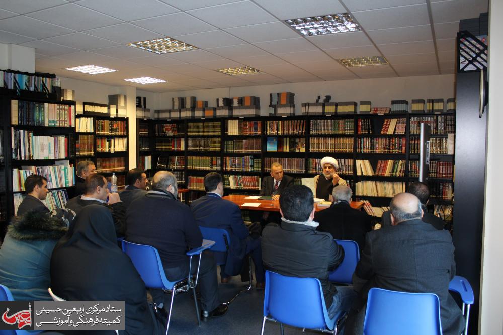 The al-Abbas's (p) holy shrine holds a seminar on the Quranic readings in the book of Sayed al-Khoei in its branch in London.